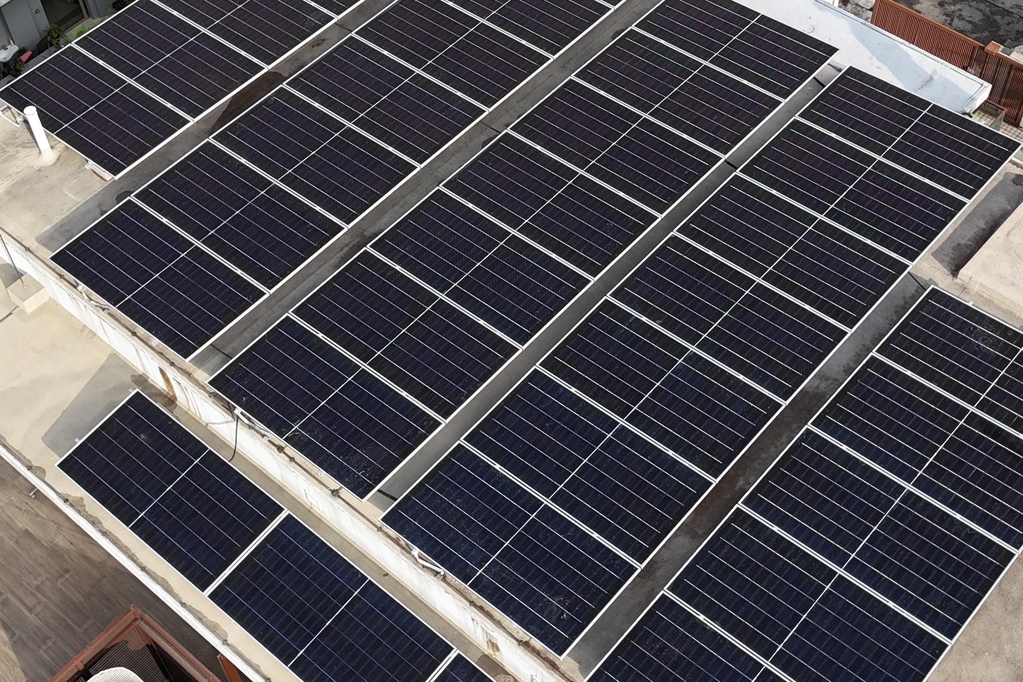 Close aerial view of the panel rows on the Stevens Road roof